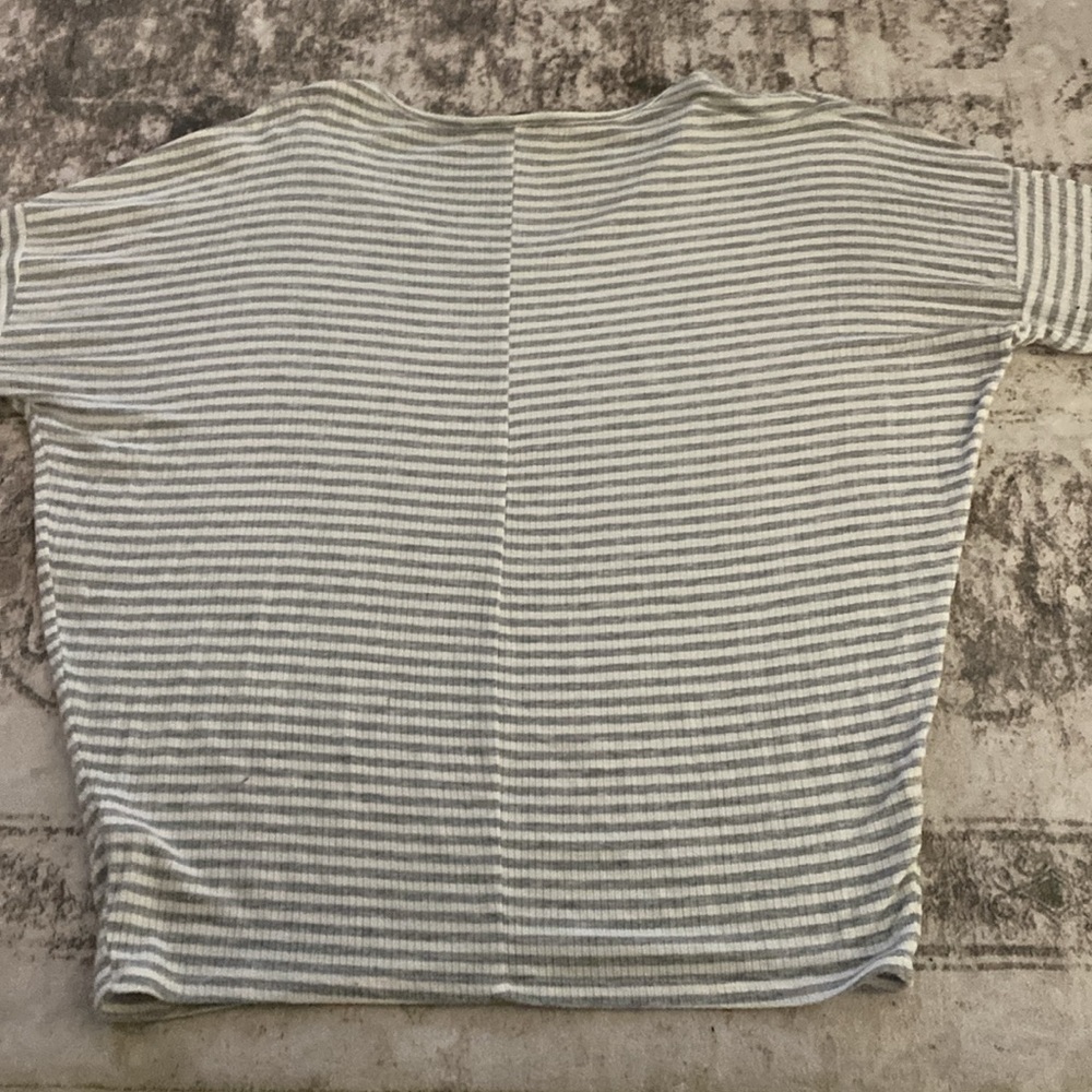 Forever 21 grey and white stripe shirt - Picture 4 of 5